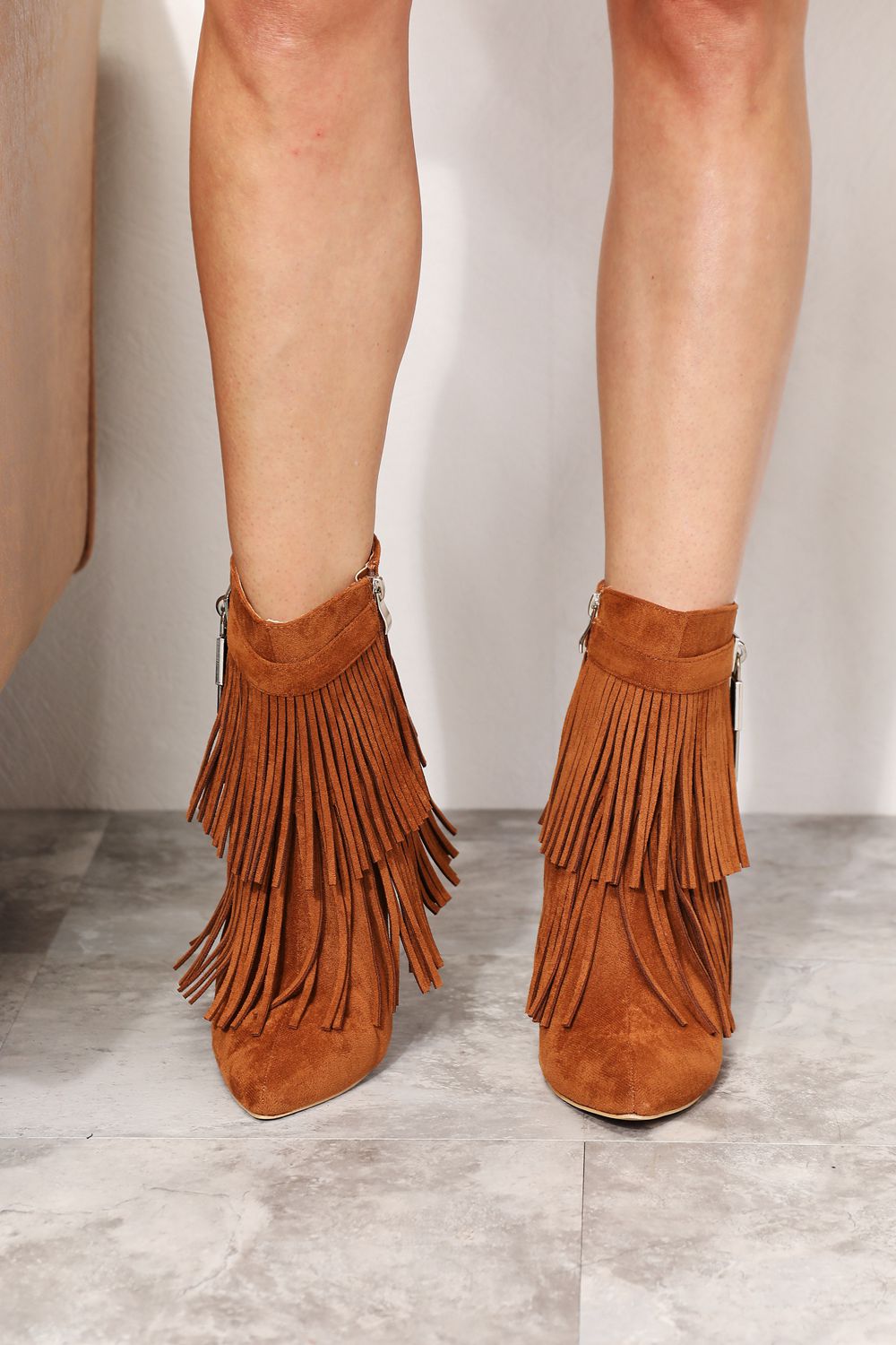 Botines Legend de cuña con borlas para mujer Imagen secundaria del producto
